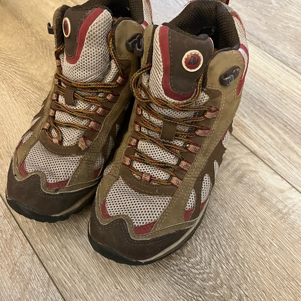Shoes - Picture 5 of 8